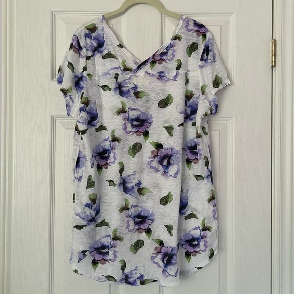 T.La Purple and White Floral T-Shirt Size Large - Picture 2 of 2
